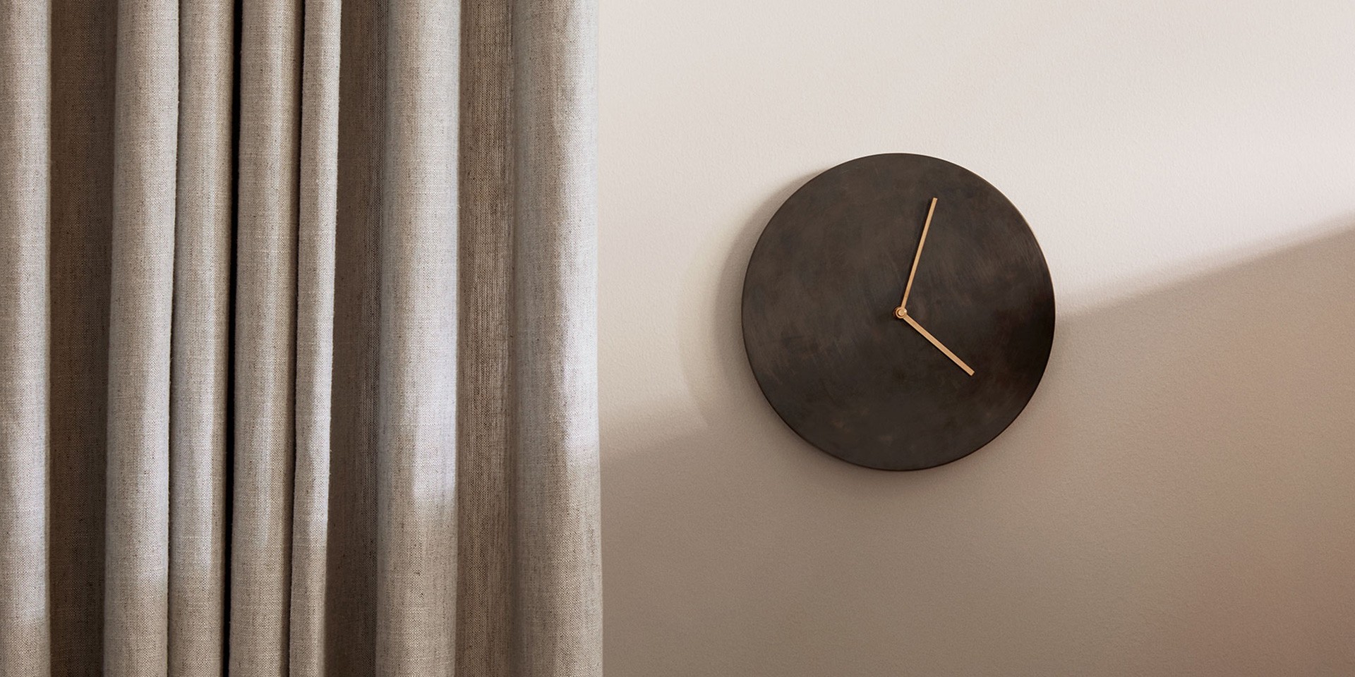 banner-wall-clock